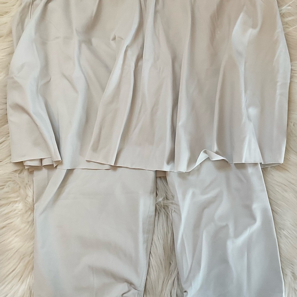 Spanx Booty Boost Skirt Around Knee Leggings - NWT - Size 2X - White Cloud - Picture 2 of 13